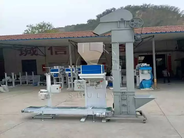 Barbecue coal packaging machine