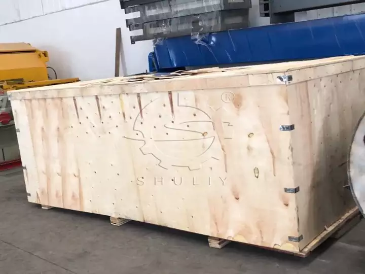 Máquina para fabricar briquetas de carbón en caja de madera.