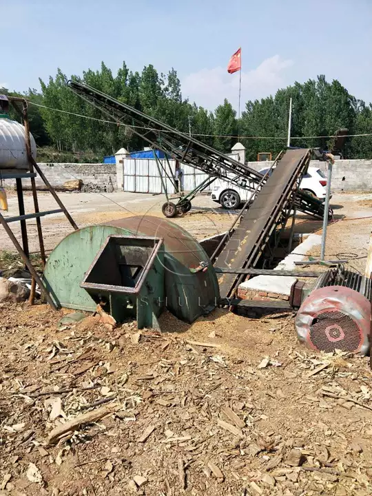 scène de travail de la machine de broyeur de bois