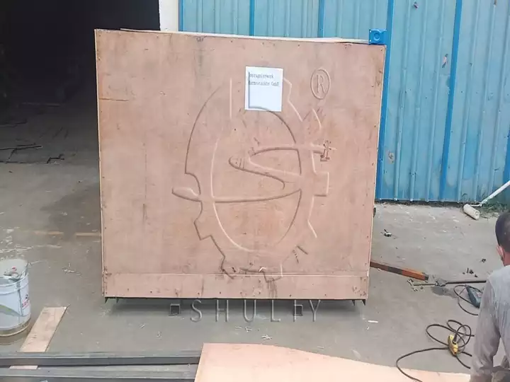 Máquina descortezadora de madera lista para enviar.