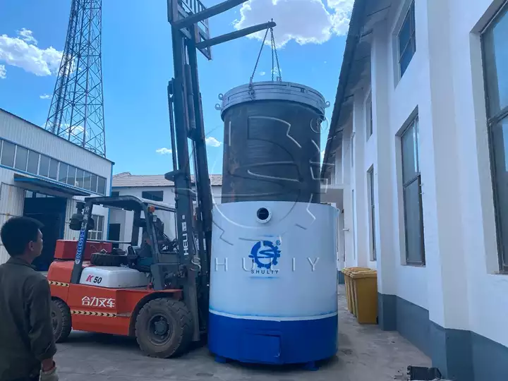 carregando forno de carbonização vertical para entrega