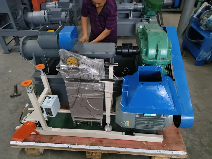 石炭粉成型機 梱包